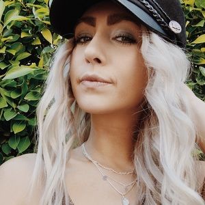 Meet your Posher, Julianne